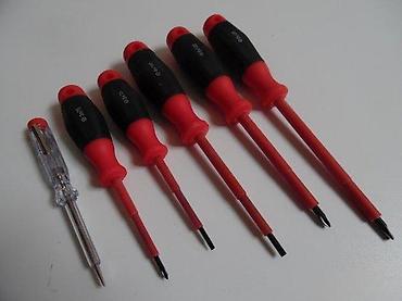 Setovi ručnog alata: Set odvijača sa ispitivačem napona (tester) Sadržaj kompleta: - Ravni — 4