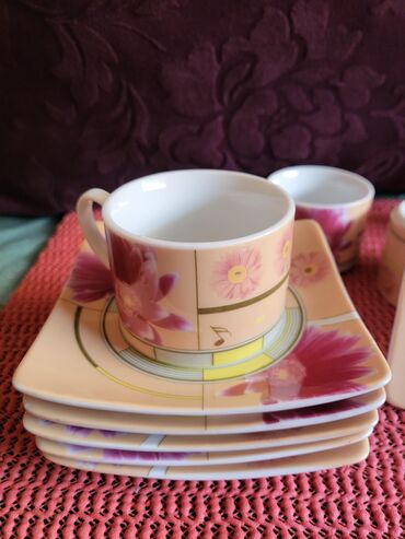 Kuhinjski setovi: Soljice nove porcelanske vintaz. Soljice komada 5 u ceni. Tacne — 9