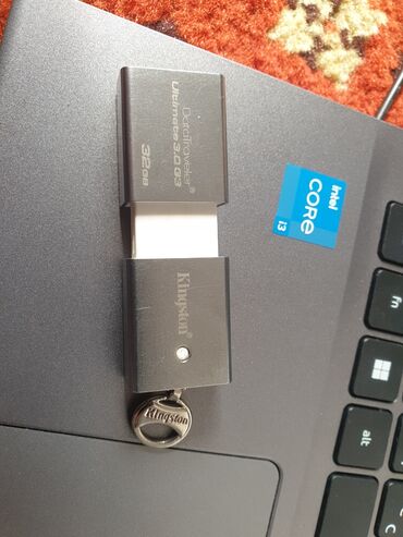 Киреге берилүүчү кийимдер: Кингстон 32 гигабайт USB 3.0