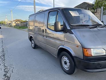 guzgu manitor: Ford Transit furqon tipli yük/miniven avtomobili. Şəkillərdə boz — 3