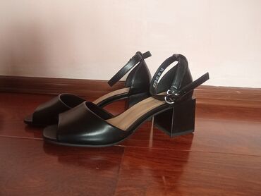 обувь для школы: Туфли 39, цвет - Черный
