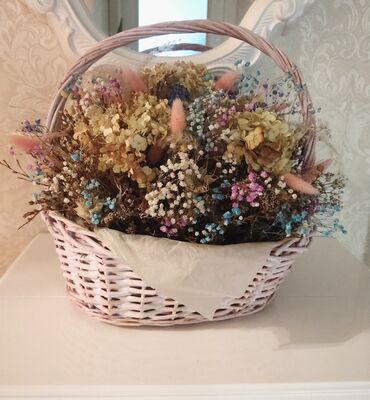 Горшки для растений: Продаем композицию из сухих цветов в корзине. Стояла в салоне красоты
