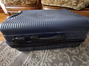 Çamadanlar: TƏZƏ D'S DAMAT brendinə məxsus tünd göy rəngli səyahət çamadanı. Bu — 3