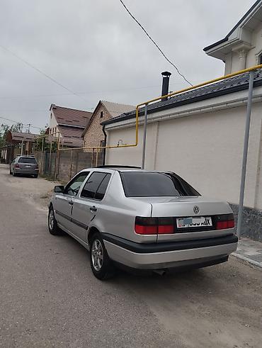 фама: Volkswagen Vento: 1995 г., 1.8 л, Механика, Бензин, Седан — 4