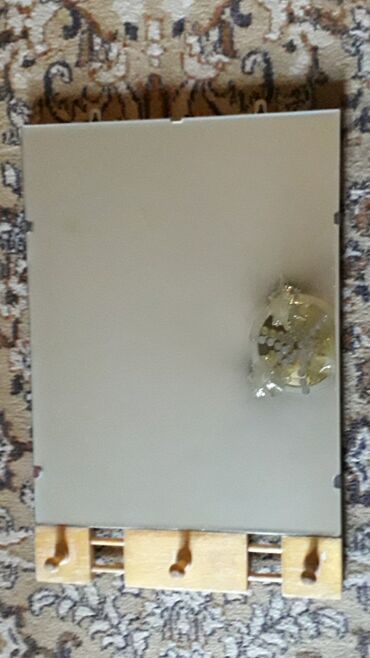 салонный зеркало: Зеркало 45 на 35 см. с крючками, на деревянной рамке советское, не