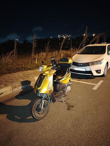 moped skuter: Tecli satlır sendleri var sarı nömrəyle Sürlür bekar insanlar — 1