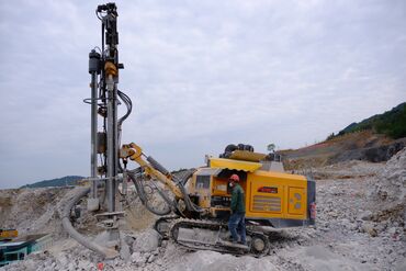 Digər kənd təssərüfat avadanlığı: Sənaye tipli su quyusu qazma qurğuları – paletli şassi üzərində — 6