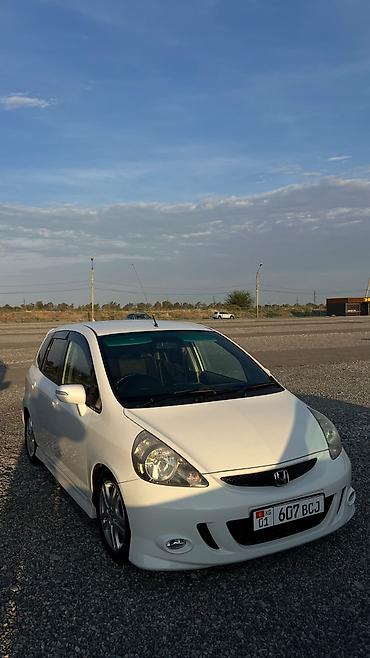 Honda Fit: 2003 г., 1.5 л, Автомат, Бензин, Хэтчбэк