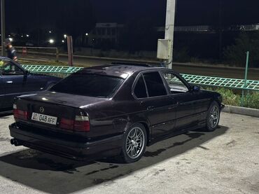 обмен на w211: Автомобиль BMW 5 серии в кузове E34. Седан тёмно-бордового цвета с