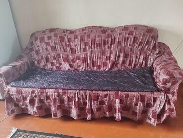 2х местный диван: Диван-кровать, цвет - Зеленый, Б/у