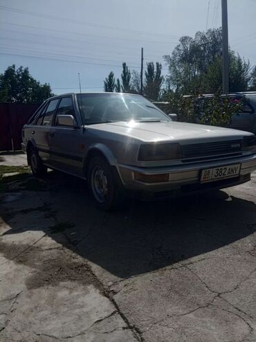 нисан караван: Nissan Bluebird: 1988 г., 2 л, Механика, Бензин, Хэтчбэк