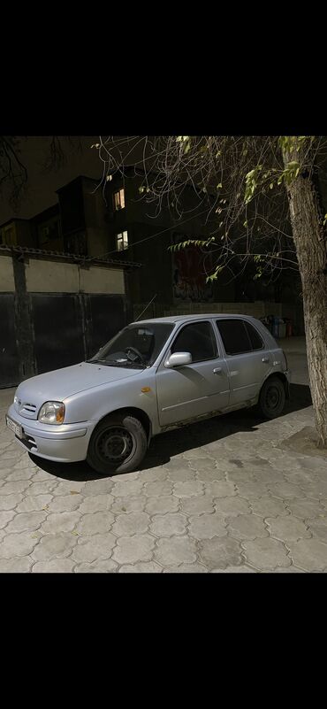 продаю или меняю: Nissan March: 2001 г., 1 л, Автомат, Бензин