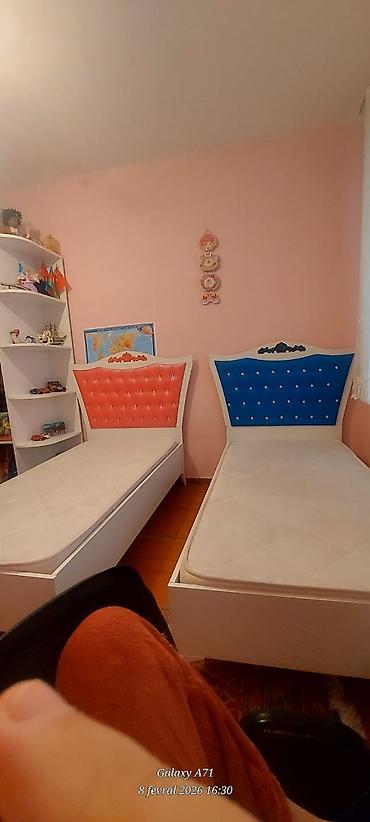 Uşaq mebeli: Oğlan və qız üçün, İşlənmiş, Çarpayı, Matras ilə, Siyirməsiz — 1
