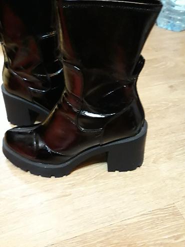 Gležnjače: Crne ženske čizme (Gazište 27)sa blok petom i izraženim krampon đonom — 11