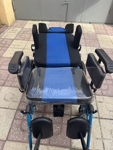 Nitril əlcəklər: Uşaq üçün ortopedik funksiyalı əlil arabası - Korpus: yüngül, möhkəm