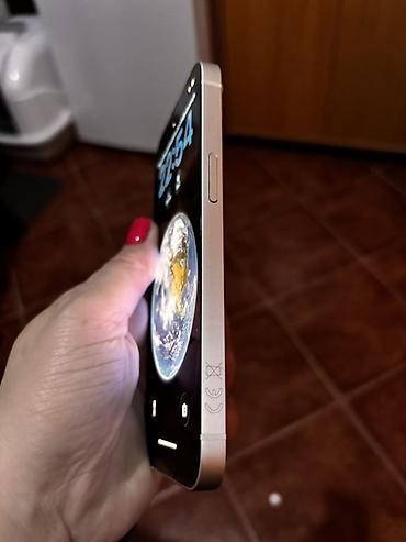 Apple iPhone: Apple iPhone 13 – bele boje - Ekran: 6.1" Super stanje telefona — 9