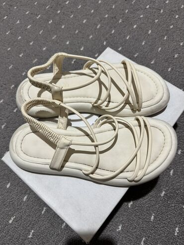 Детская обувь: Детские обуви Б/У Цены указаны на фотках. Не звонить ‼️‼️‼️ Пишите в — 11