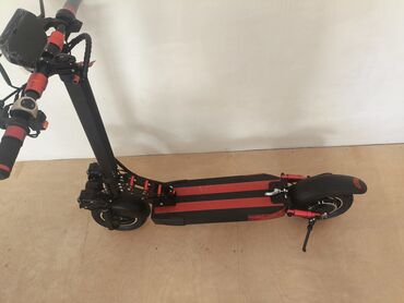 электрический самокат в баку: Elektrik skuter – qara/qırmızı dizayn, güclü şəhər və off-road yürüşü
