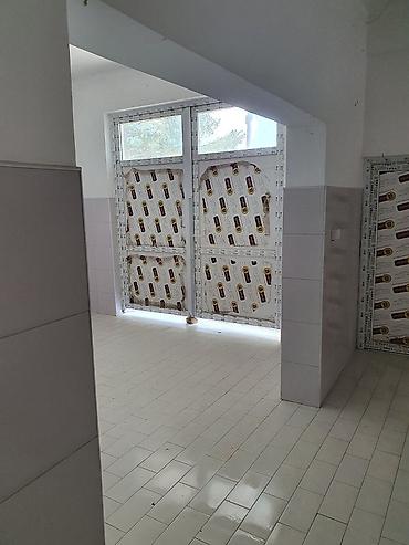 Magacini i radionice: IZDAJEM ILI PRODAJEM POSLOVNI PROSTOR 250m2 i 4 ari placa. Objekat — 16