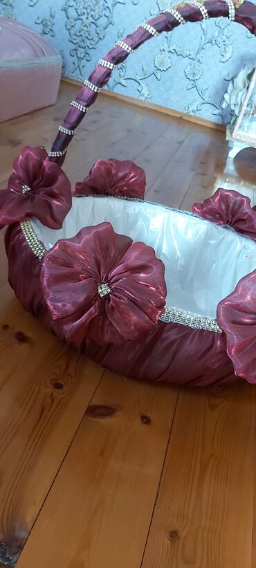 Xonçalar: Toy Nişan ücün dekorativ bəzəkli səbət, krem rəngli atlas parça və ağ — 7