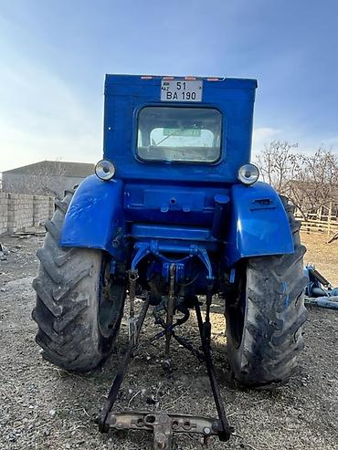 Traktorlar: Belarus mtz t 42 di Senetleri qaydasındadı. 4 tekeleri tezedi — 2