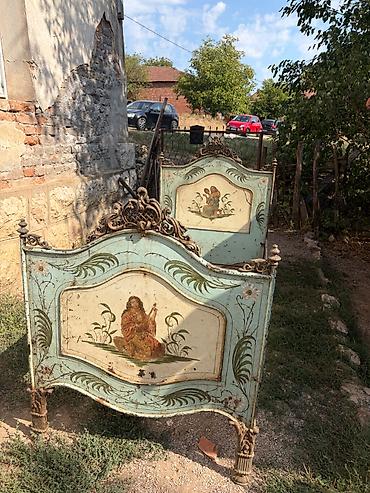 Furniture: Prelep starinski krevet sa originalnim dekorativnim oslikavanjem i — 2