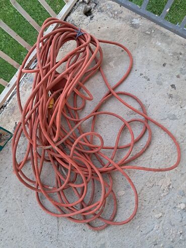 Setovi akumulatorskog alata: Milwaukee i DeWalt setovi alata u koferima 1) Milwaukee ručna kružna — 8