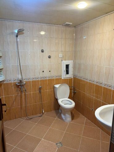 Uzunmüddətli kirayə mənzillər: Neftçilər metrosu,Nazlı sarayın yanında18 mərtəbənin,4-cü — 9