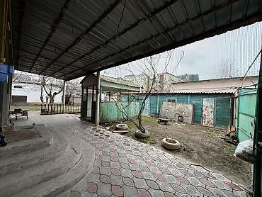 Продажа коттеджей и домов: Продаётся жилой дом с участком в ж/м Кок-Жар. • Двор с мощёными — 17