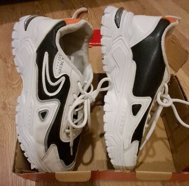 Nike, Ölçü: 36.5, rəng - Ağ, İşlənmiş