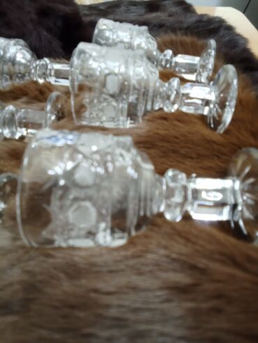 Digər dəstlər və servizlər: Büllur içki dəsti - Tərkibi: 1 ədəd qapaqlı qrafin + 6 ədəd balaca — 4