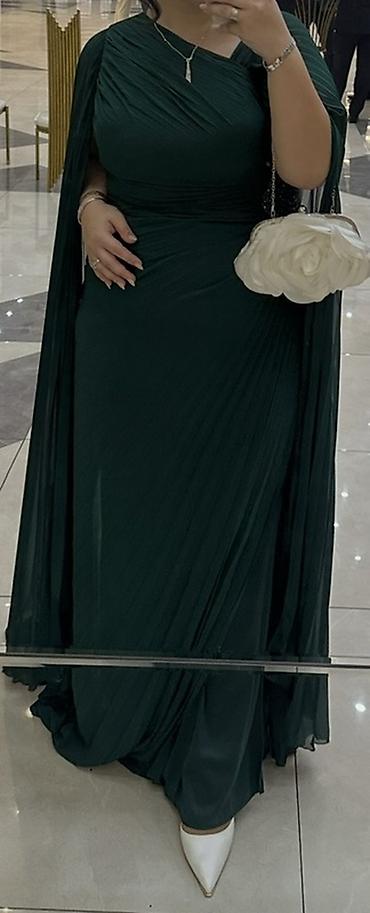 Tünd yaşıl rəngdə uzun ziyafət/libas. - Model: zərif pərdəli