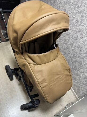 прогулочная коляска новая: Коляска, цвет - Коричневый, Б/у