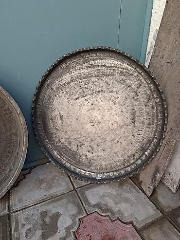 Qab-qacaq və mətbəx ləvazimatları: Məhsul: Böyük ölçülü mis/sinklənmiş metal sini-lər (2 ədəd) Təsvir: - — 3