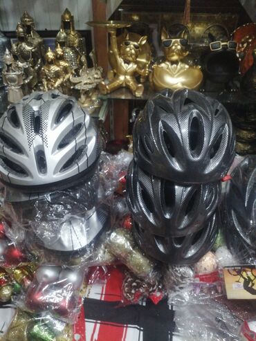 Moto dəbilqələr: Kaskalar 39an hər rəngi var Qara mat kaskalar 55azn Qara parlaq — 8