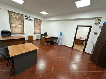 офис в бизнес центре: Сдаю Офис, 73 м², В жилом комплексе, С отдельным входом, С отдельным сан узлом, 1 линия