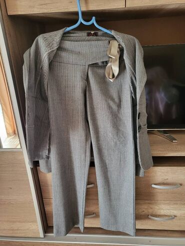 ženski kompleti sako i pantalone: M (EU 38), Jednobojni, bоја - Siva