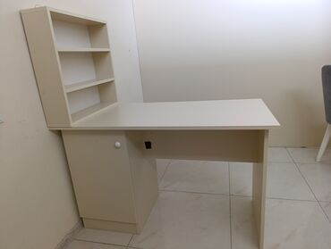 Stullar: Kompüter masası, Açılmayan, Laminat, Künc masa