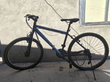 новые велосипед: Alton (голубой) горный, из Кореи, колеса 26 размера Тормозные тросы в