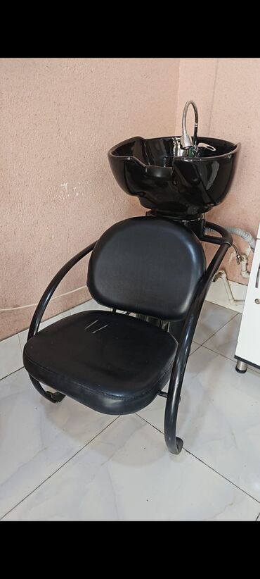 benzinlə işləyən generator: Saş yuyulması kreslosu