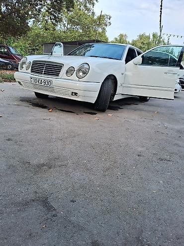 Mercedes-Benz: Mercedes-Benz E-Class: 2.3 l | 1996 il Sedan — 18