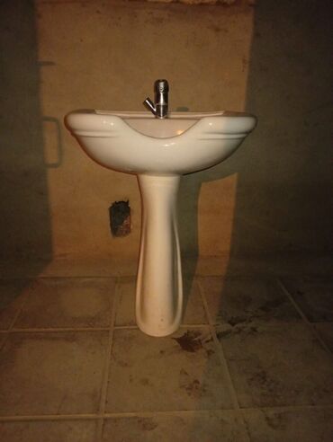 Gərginlik stabilizatorları: Bir neçə məhsul təklif olunur: 1) RAGGIE SVC-1500VA gərginlik — 12