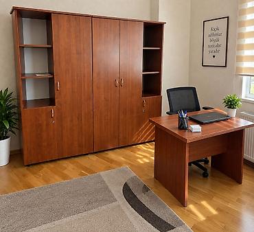 Офисные гарнитуры: Ofis ucun dolab ve masa. Dolab 120 masa 40 azn Normal veziyyetde — 1