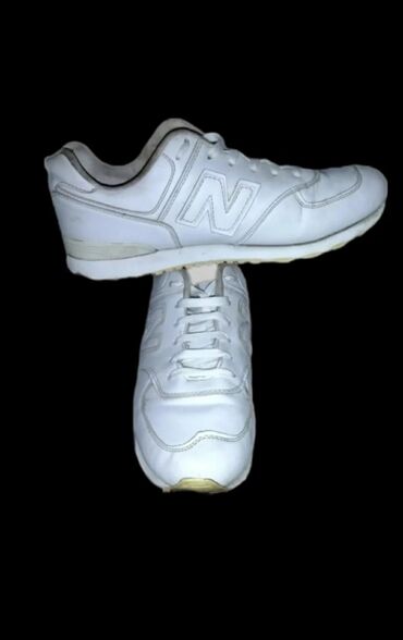 обувь 44: Белые 44 размер 1000 сом
синие 47 размер 3000 сом