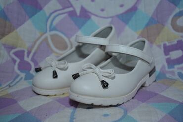 белые туфли: Детская обувь для девочки, туфли 500 сом, сандали 500 сом 1. Туфли