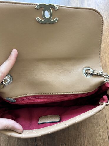 Çantalar: Çantalar satılır teze kimidir. 2 birlikde satılır. İki 10 azn tek tek — 8