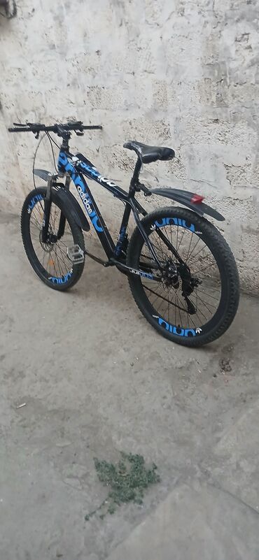Şəhər velosipedləri: Dağ velosipedi Adidas, 26"