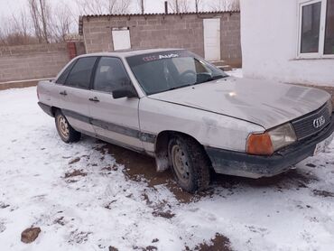 салон на мерс: Audi 100: 1988 г., 2.2 л, Механика, Бензин, Седан