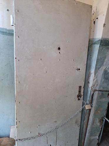 qapi petleleri: Metall qapı paneli və qıfıl mexanizmi üçün baza - Material: qalın — 2