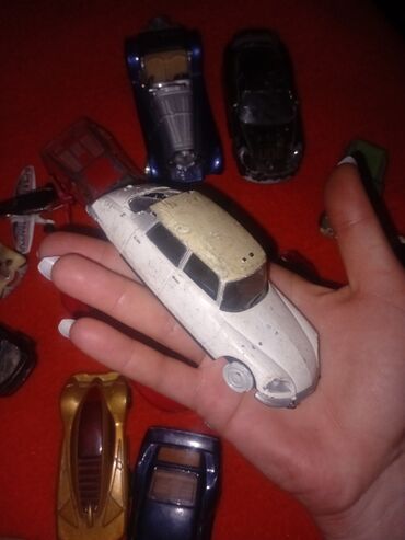 Figurice i makete: Autici ima raznih Dogovor na lalafo.rs — 3 Figurice i makete: Autici ima raznih Dogovor — 3